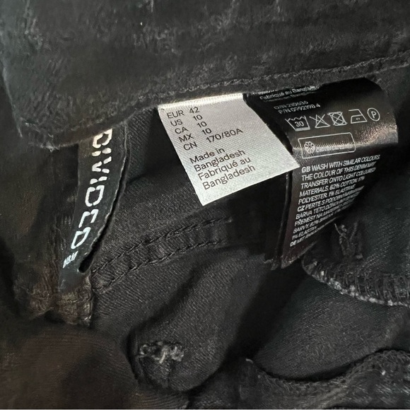 NWOT H&M Divided Jeans Womens Size 10 Black Distressed Ripped Stretch - Picture 5 of 9